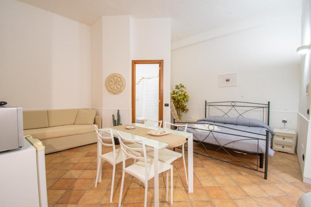 Andrea'S Hotel Lecce Exterior photo